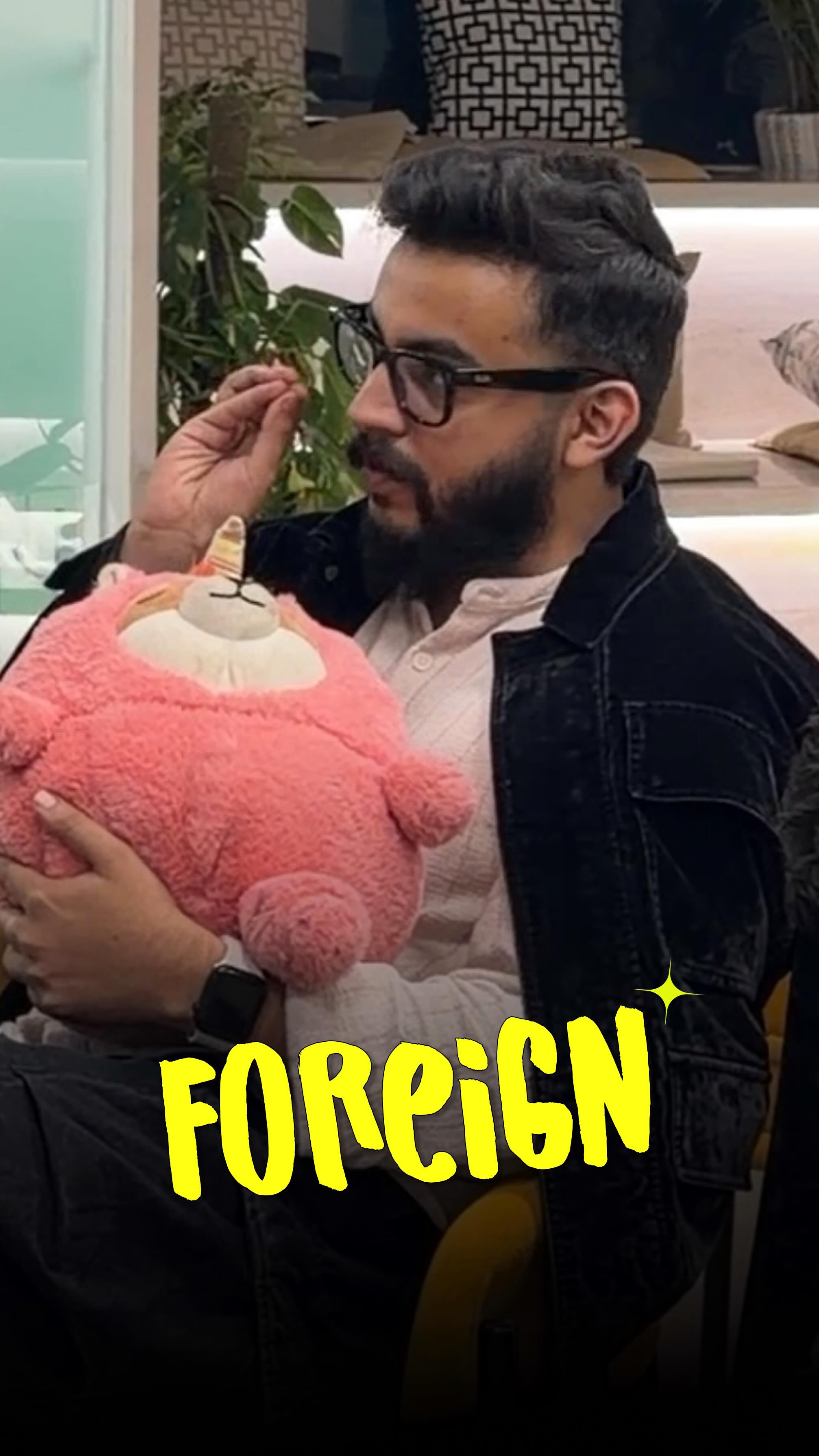 Instagram post by @whereareyoupraveen for MakeMyTrip. Caption reads: [...] with Travel Ka Muhurat Sale only on....