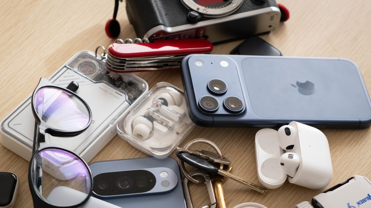 YouTube post by @Albert_Bermejo for SHARGE. Caption reads: My everyday essentials | EDC 2025.