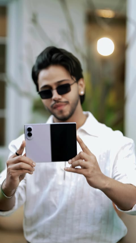 Instagram post by @its_sajid_shaikh for Samsung #withGalaxy. Caption reads: [...] #SmartSwitch @samsungmobile....