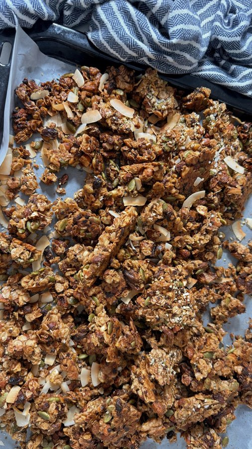 Instagram post by @nutritionistpaige for Natural Life. Caption reads: [...] 1/2 cup dried gogi berries 1/3 cup....