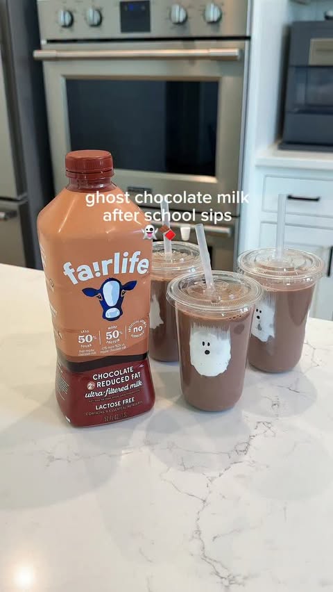 Instagram post by @itskelseyhinshaw for fairlife. Caption reads: [...] little treat for fall using delicious....