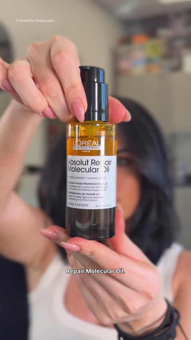Instagram post by @melaniemhasson for SalonCentric. Caption reads: The L’Oréal Professionnel Absolut Repair Molecular....