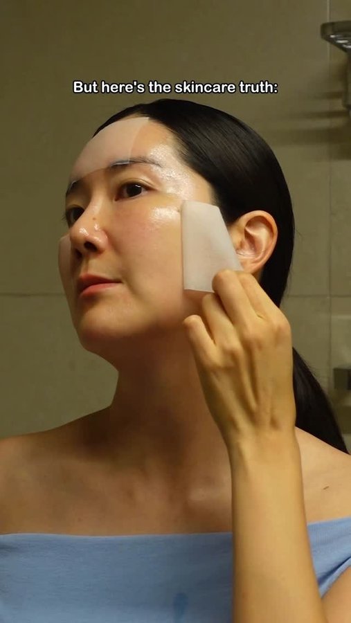 Instagram post by @euniunni for GLOW. Caption reads: [...] most toners = just water 💦 this one from....