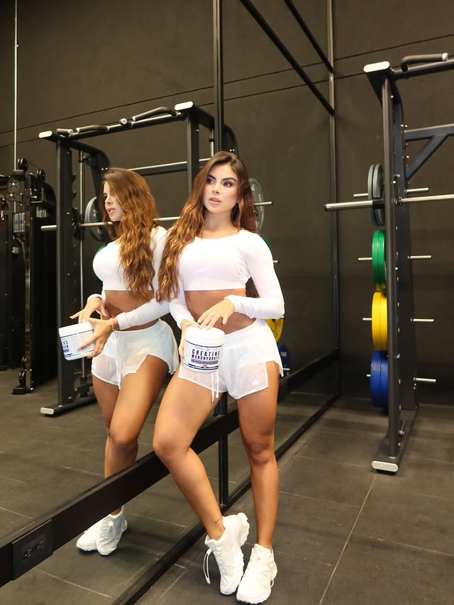 Instagram post by @laurasanchezh_ for HiTechPharma. Caption reads: [...] no olvides tomar tu creatina 🤍....