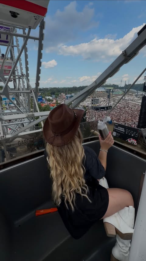 Instagram post by @eve.laurenn for Brita. Caption reads: [...] THAT girl #osheaga #montreal Invited by....