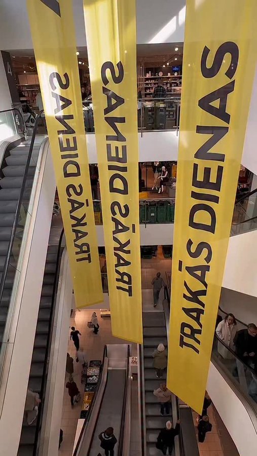 Instagram post by @sanda.krasta for Stockmann. Caption reads: Trakās Dienas @stockmann.riga tikai līdz 5.....