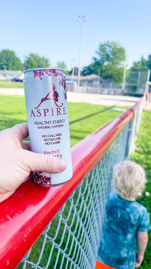 Instagram post by @tara.dye for Aspire Drinks. Caption reads: [...] #AD Recently I found a box of these....
