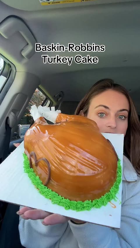 Instagram post by @sarahmargareteats for Baskin-Robbins. Caption reads: Baskin-Robbins Turkey Cake 🦃🎂

#baskinrobbins....