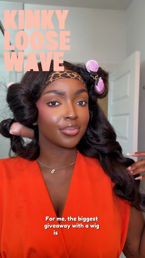 Instagram post by @samatchalaa for Luvme Hair. Caption reads: [...] 🤎 Wearing the Kinky Loose Wave from....