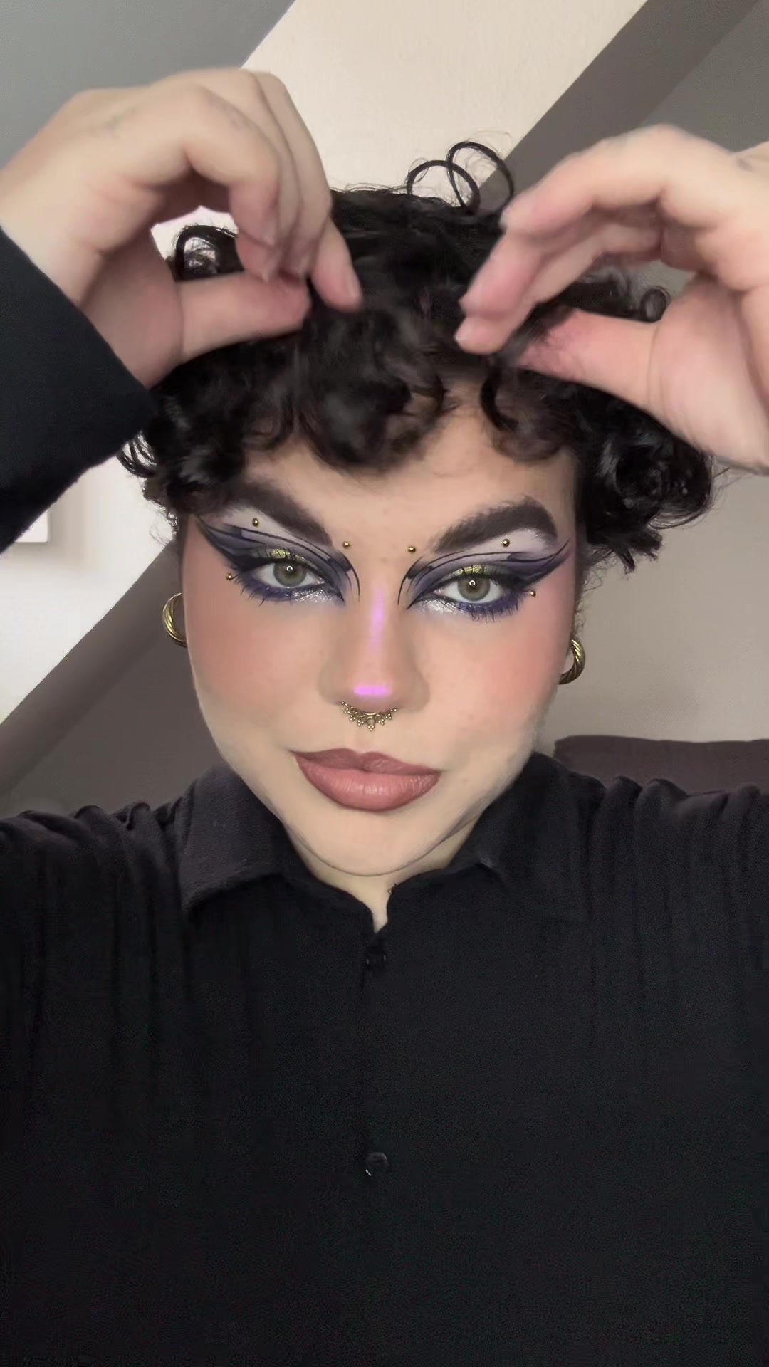 TikTok post by @_stayweiird for Too Faced. Caption reads: Les mamies qui passent juste pour voir mes makeups....