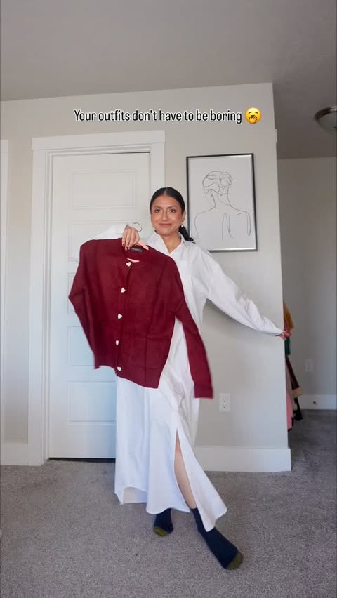 Instagram post by @byjazminzambrano for Merokeety. Caption reads: [...] Black Friday and Cyber Monday? 👀😂

Sweater....