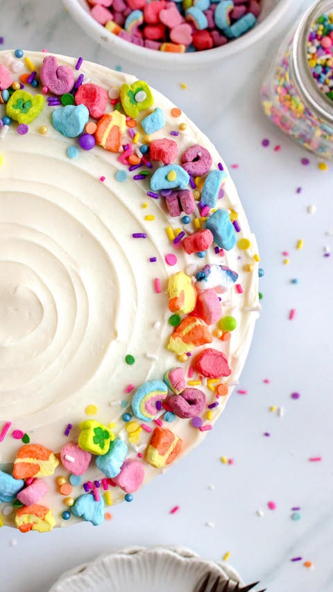 Instagram post by @mymessykitchenn for Betty Crocker. Caption reads: [...] with a surprise inside 🌈✨ I used....