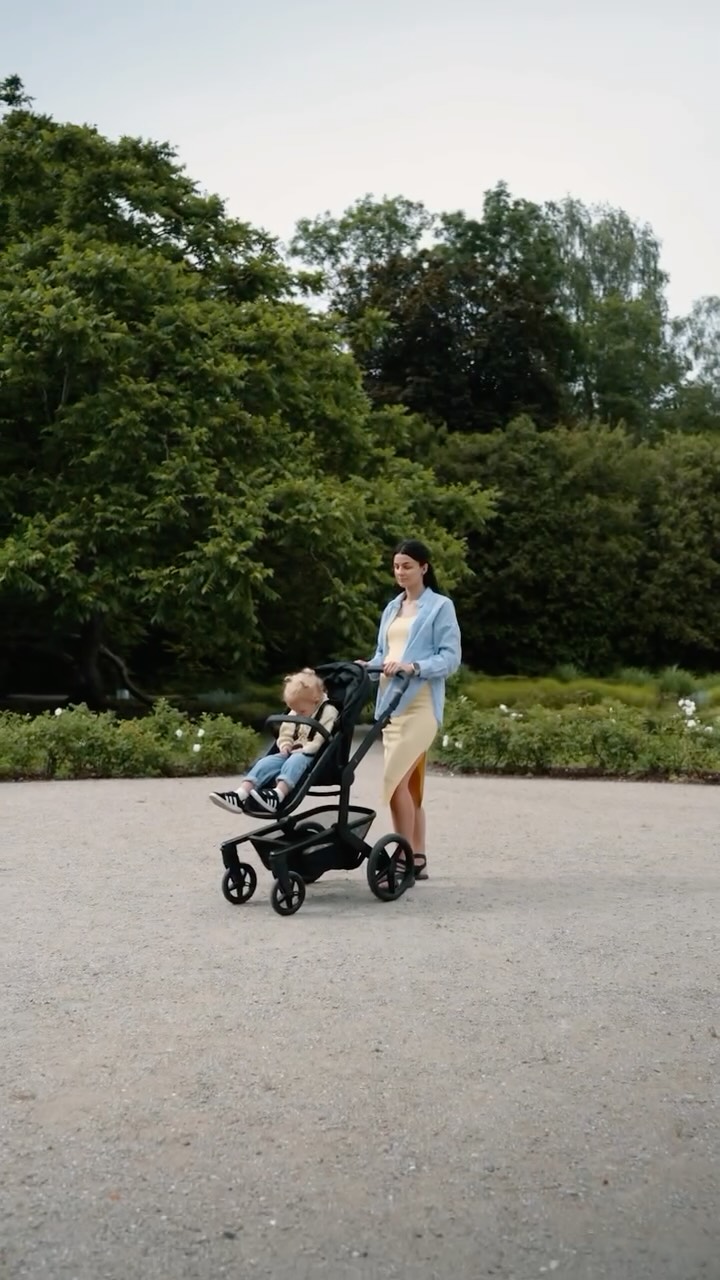 Instagram post by @kurzemnieceeli for Joolz. Caption reads: Neatņemama ikdienas vajadzība ikvienai mammai ir....