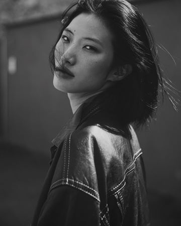 Instagram post by @sonnurinuri for Select Model Paris. Caption reads: 🖤.