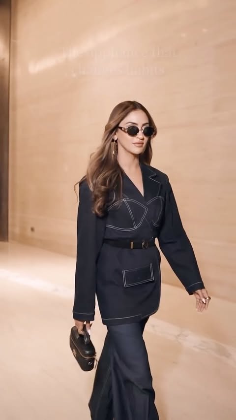 Instagram post by @krystledsouza for Philips. Caption reads: [...] met indulgence ✨ From witnessing Philips One....