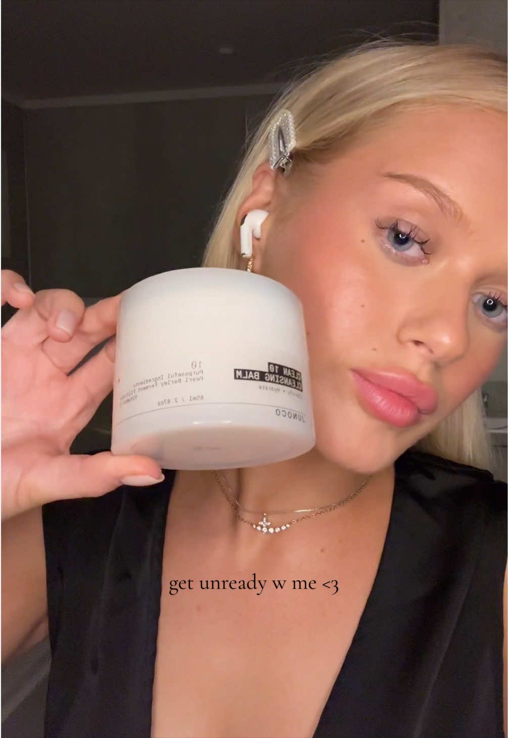 TikTok post by @synnehaugstad for JUNOCO. Caption reads: 🖤 @JUNOCO California // ad the Jade Cleansing....