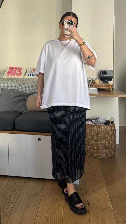 Instagram post by @ashleightxyla for Organic Basics. Caption reads: “Men’s True Boxy Fit Tee” from @organicbasics -....