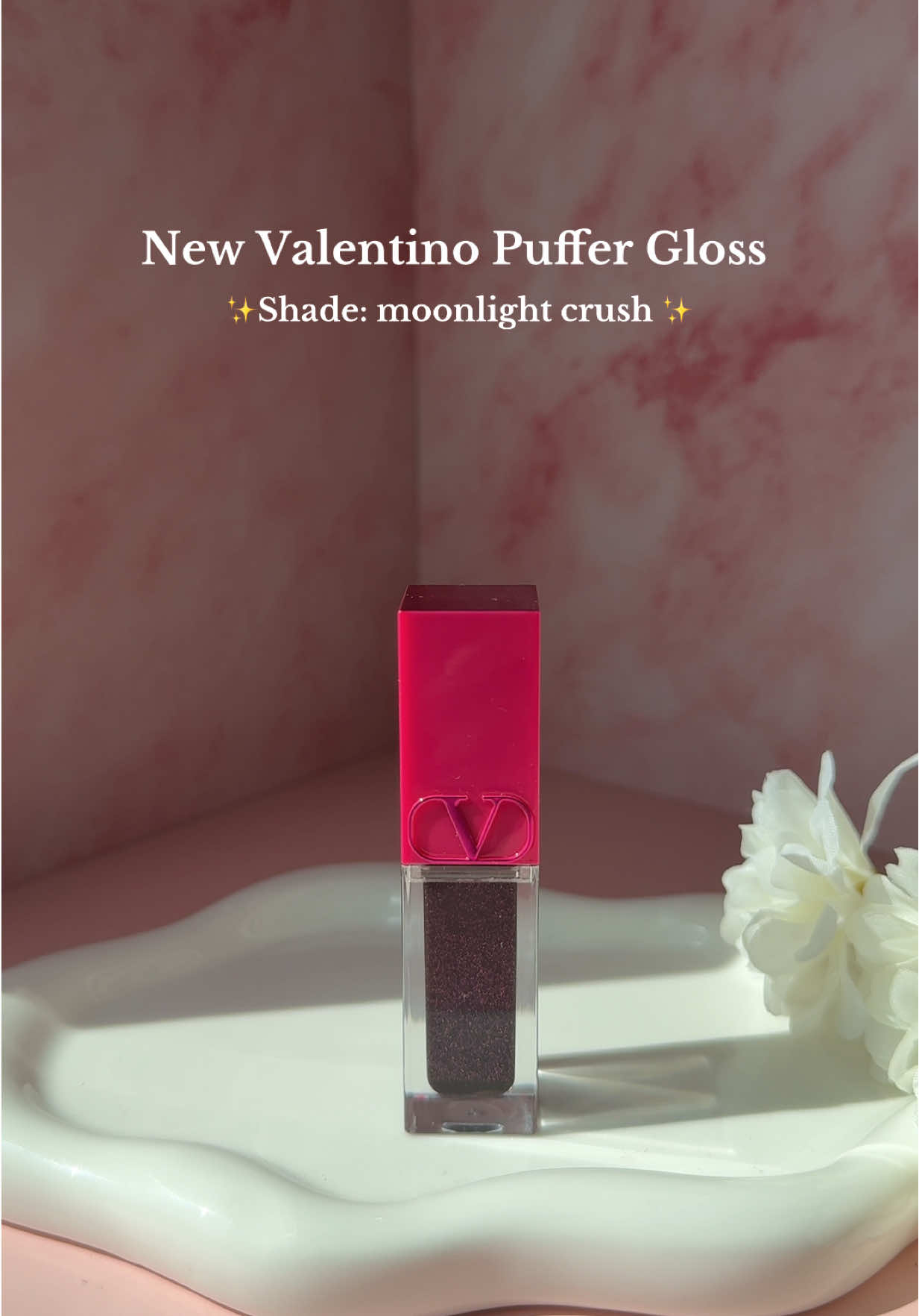 TikTok post by @alondrasinhoui for College Fashionista. Caption reads: [...] @Valentino.Beauty @College Fashionista 🫰🏼✨....