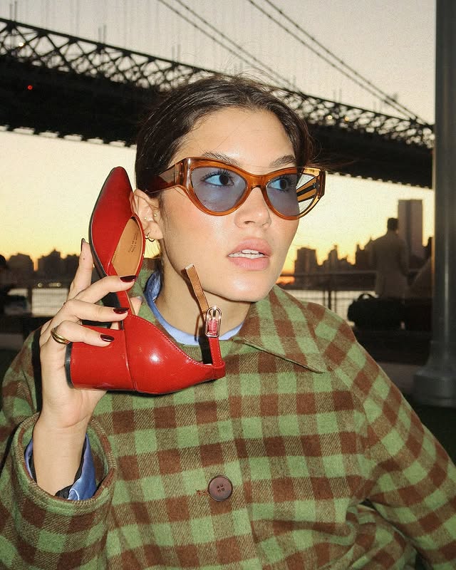 Instagram post by an influencer for Gioseppo. Caption reads: [...] city in the cutest shoes....