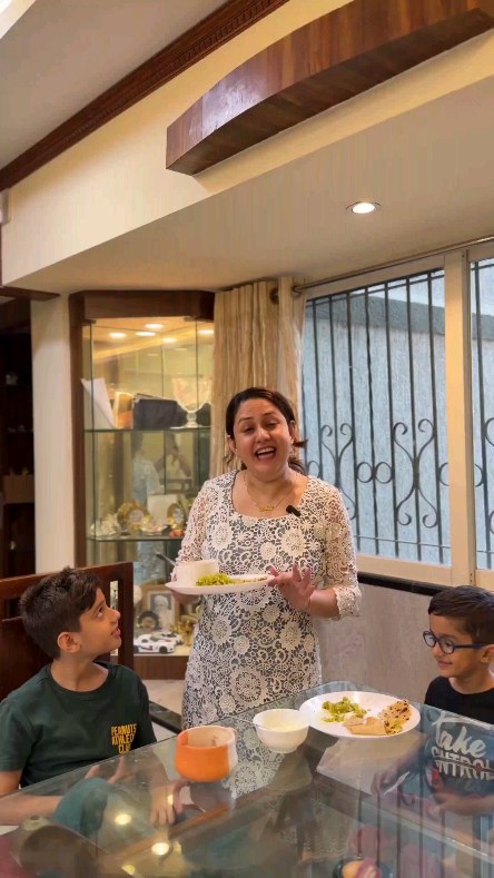 Instagram post by @themombooth for GRITZO. Caption reads: [...] nutritional support
That’s why we chose....