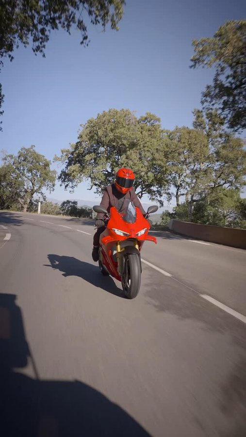 Instagram post by @cyanate81 for SHARK Helmets. Caption reads: [...] 
@beringmoto
@seguramoto 
.
#ducati....