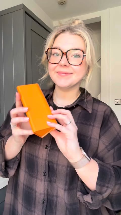 Instagram post by @chloelilianlife for SmartBuyGlasses. Caption reads: [...] confident and the hugeee range at....