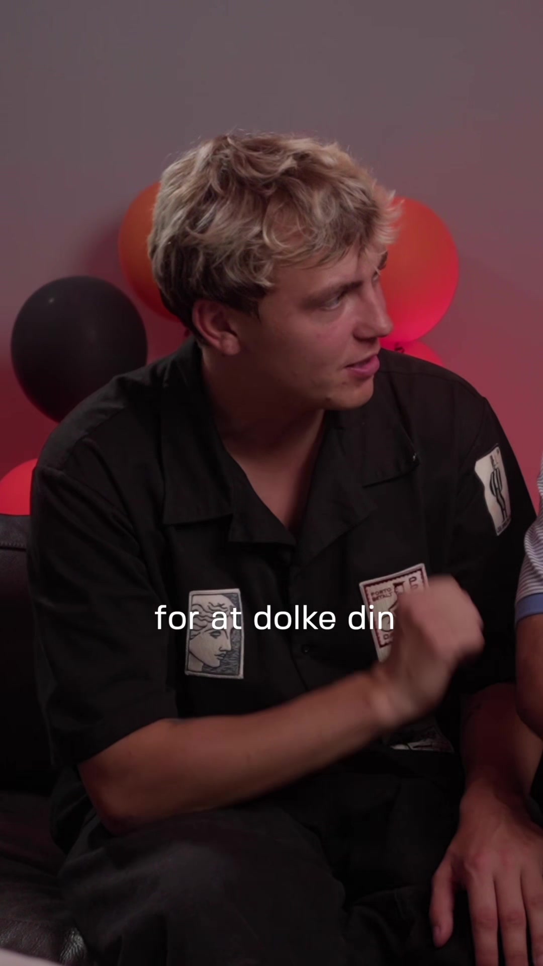 TikTok post by @sondergaardlol for POWER Danmark. Caption reads: Annonce @POWER - Dolke sin bedste ven i ryggen?.