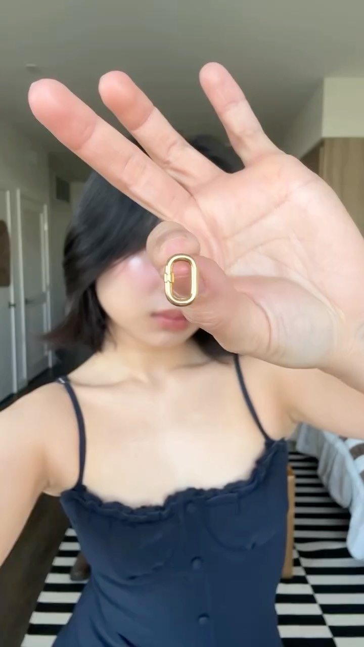 Instagram post by @annieguszmann for TOUS. Caption reads: [...] to wear all the cute jewelry ✨ With TOUS, I....