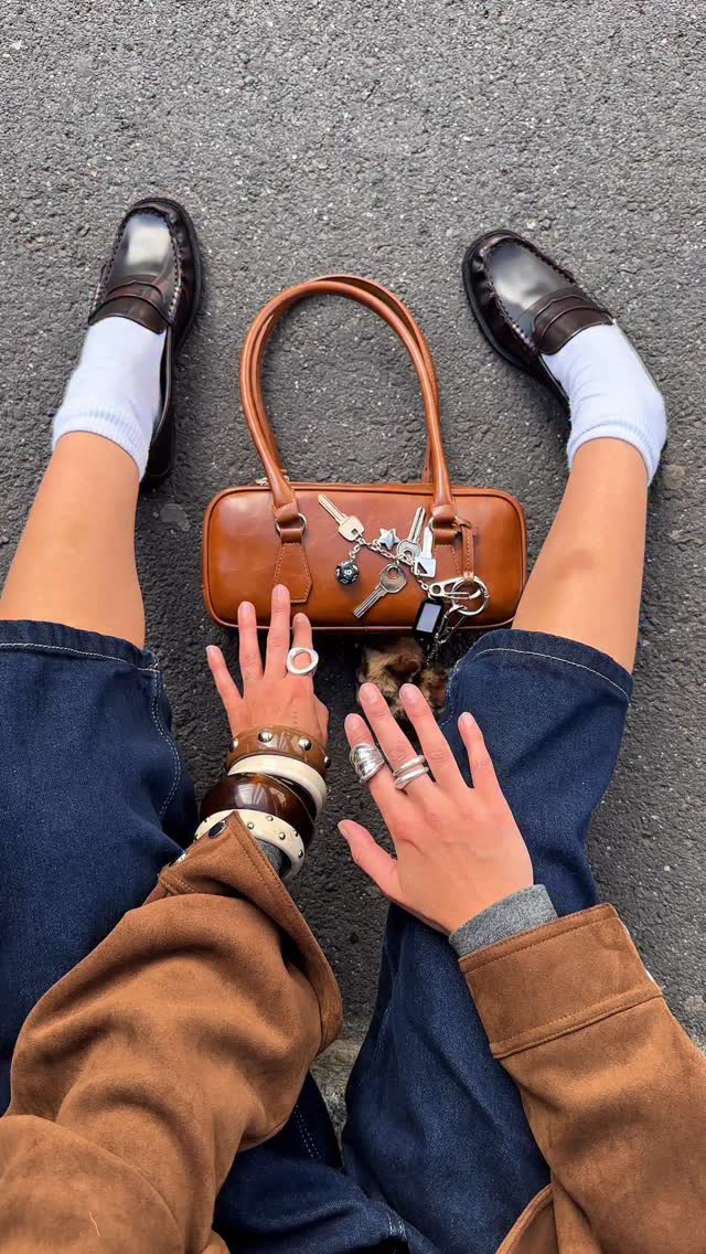 Instagram post by an influencer for Bershka. Caption reads: [...] of the week together with @bershka 🤫🩷.