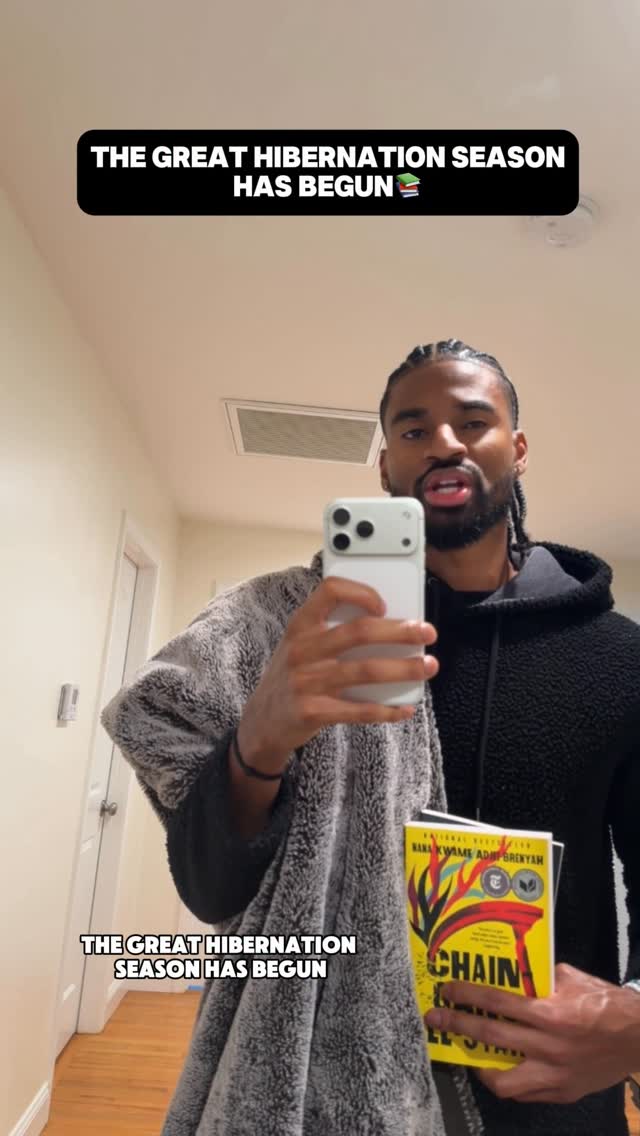 Instagram post by @vinopapi23 for Amazon Books. Caption reads: [...] starting The Great Hibernation with....