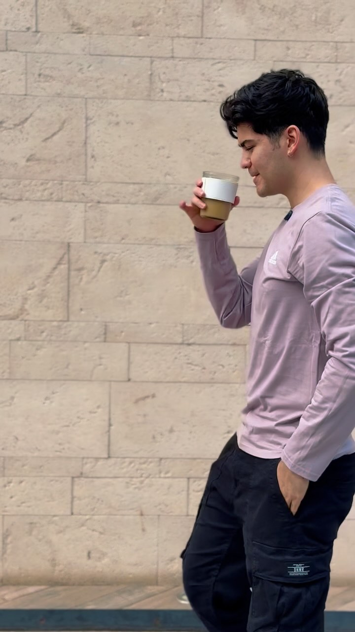 Instagram post by @rafaelandregt for NESCAFÉ. Caption reads: Iced coffee en casa y a tu manera: así de fácil....