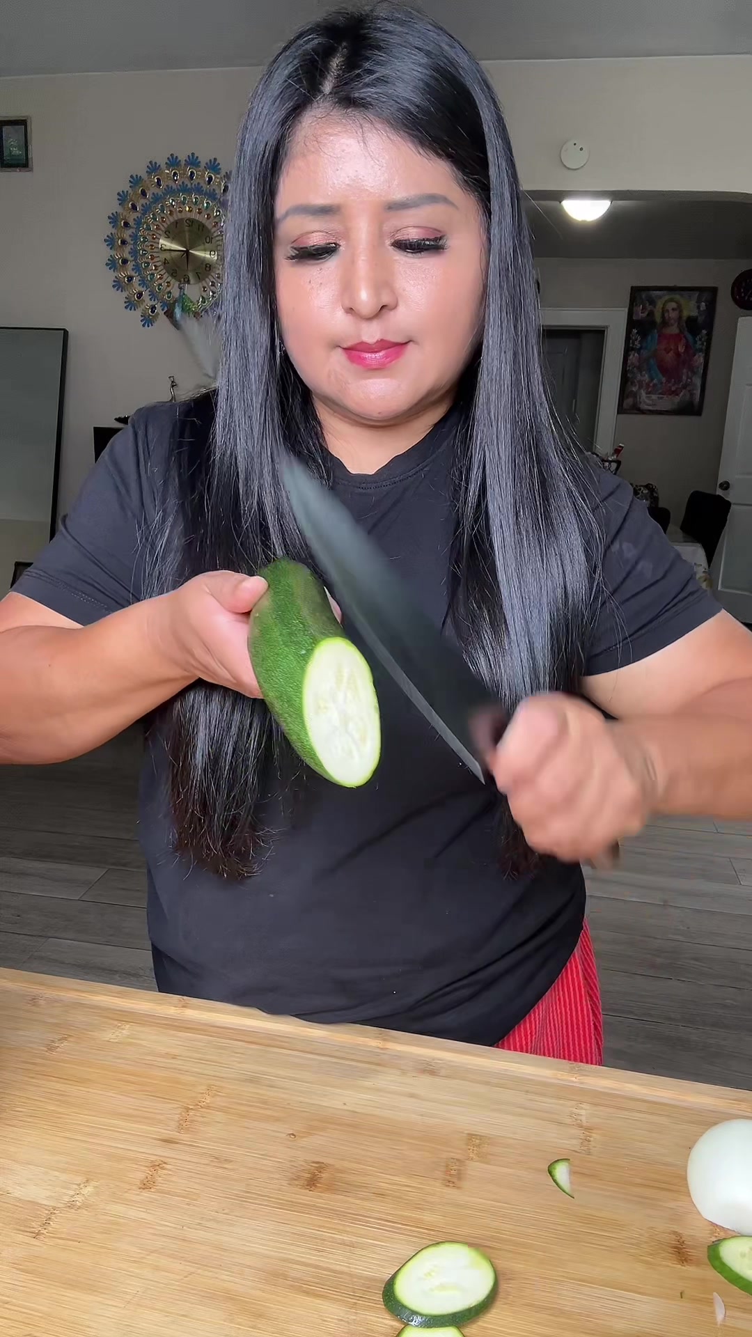 TikTok post by @karlabarrios41 for Astercook. Caption reads: [...] #cuchillos #setdecuchillos....