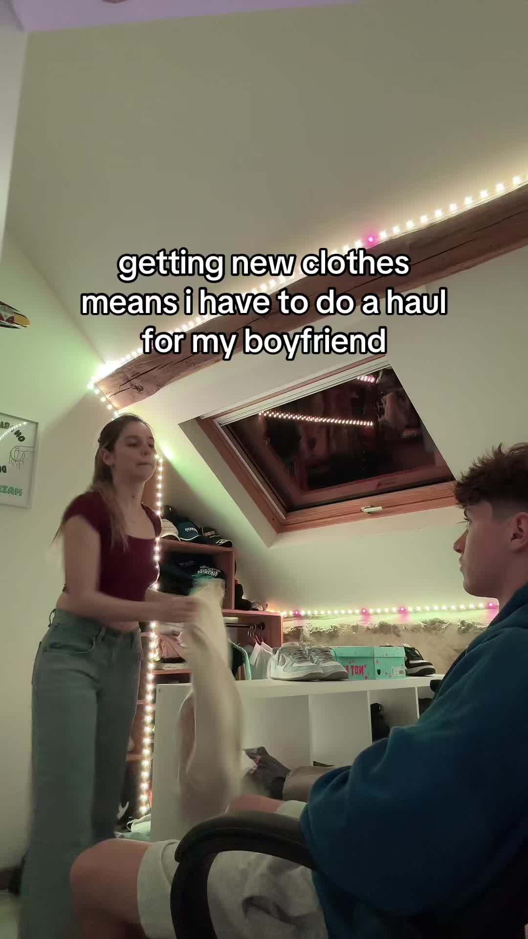 TikTok post by @karl1en for LOAVIES. Caption reads: hij deed vrijwillig mee in de tiktok don’t worry☺️....