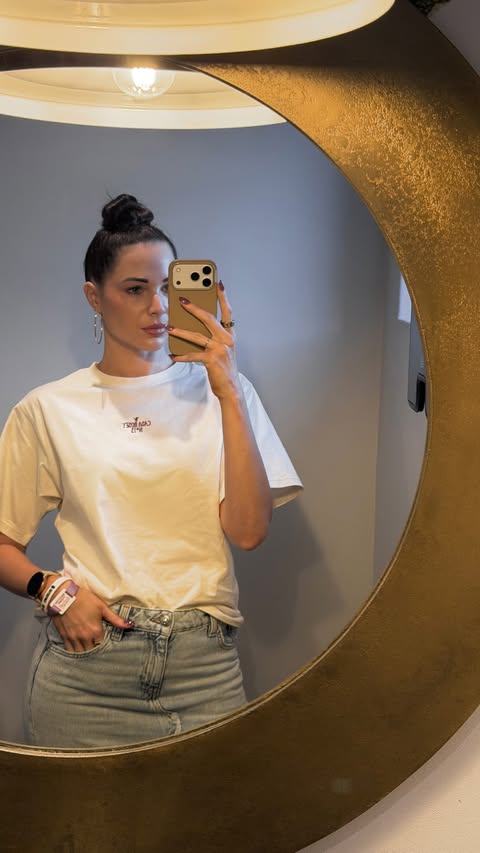 Instagram post by @roseyandvittori for Suzuki. Caption reads: [...] of today’s look? 👀 Link for tee in bio....