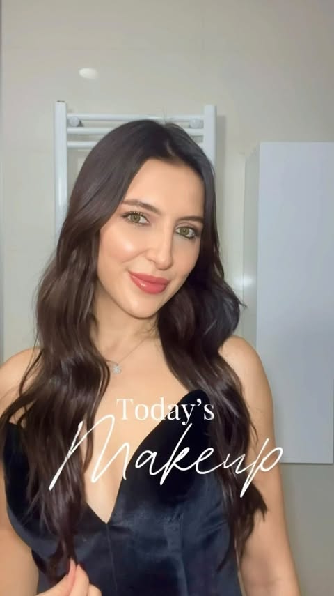 Instagram post by @simayezzgi for Bobbi Brown Cosmetics. Caption reads: Kullandıgım ürünler:

• @bobbibrownturkiye Vitamin....