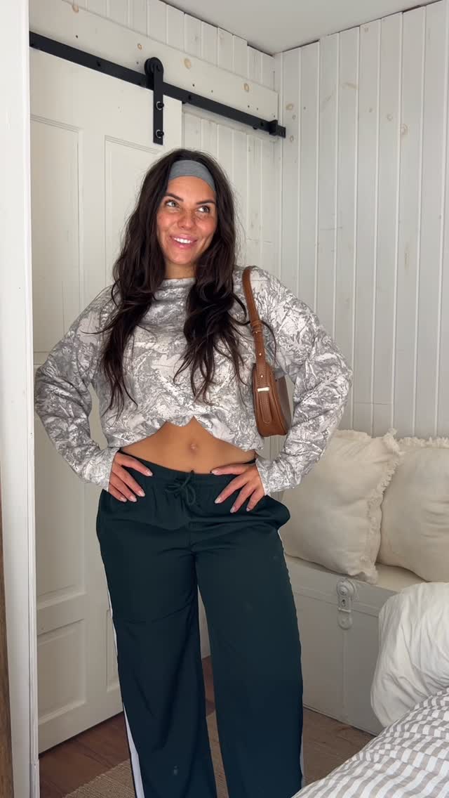 Instagram post by @_annamarier for Ardene. Caption reads: @ardene Track pants under 40$ yes please! ✨🍂🍁....