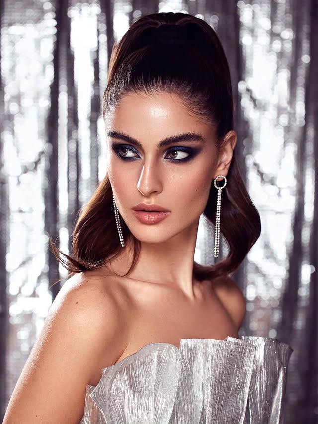 Instagram post by @lara_gilles for Profoto. Caption reads: [...] |
📸Shot with @canondeutschland @profoto @c.