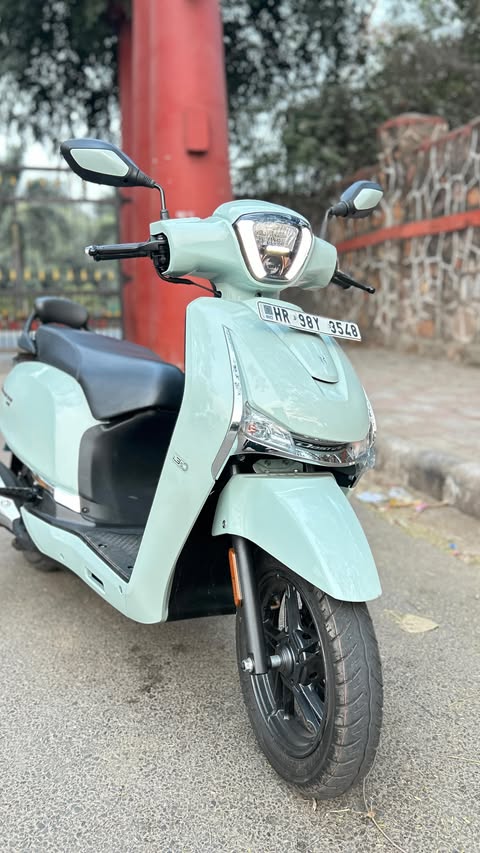Instagram post by @dc_vlogss for Hero MotoCorp. Caption reads: [...] 110 – smooth, stylish & reliable 🛵....