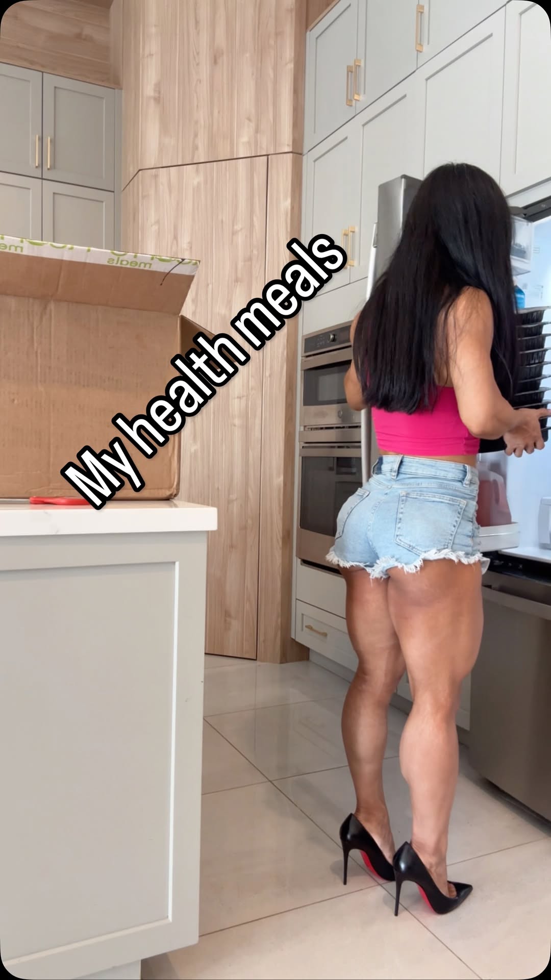 Instagram post by @lilidong_ifbbpro for FlexPro Meals. Caption reads: Meal prep you don’t have to think about.
High....