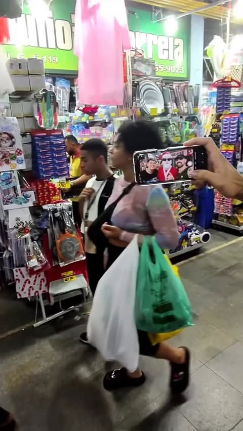 Instagram post by @defante for Ray-Ban. Caption reads: prepara o peru q o noel ta chegando

@raybanmeta.