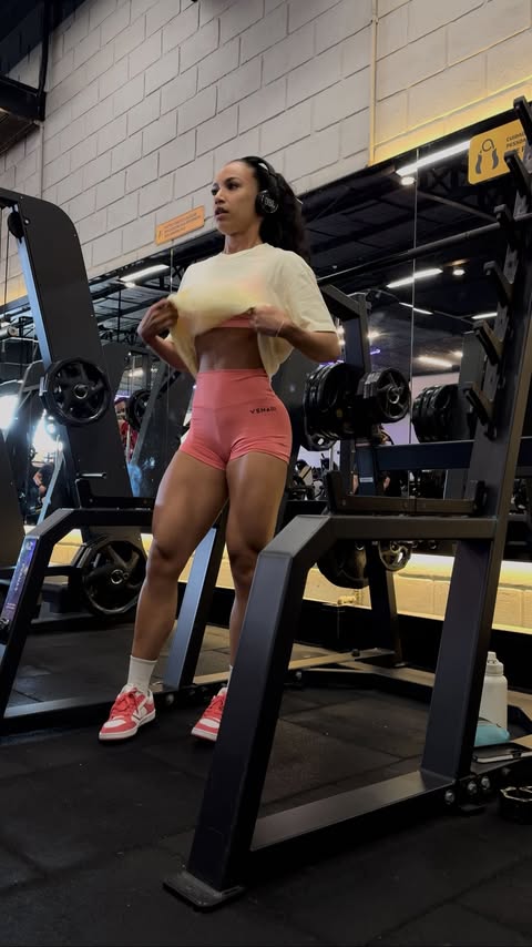 Instagram post by @raissamikaelyy for Beleza Brasileira. Caption reads: Choro e ranger de dentes kkkkkkk
Look @usevenari....