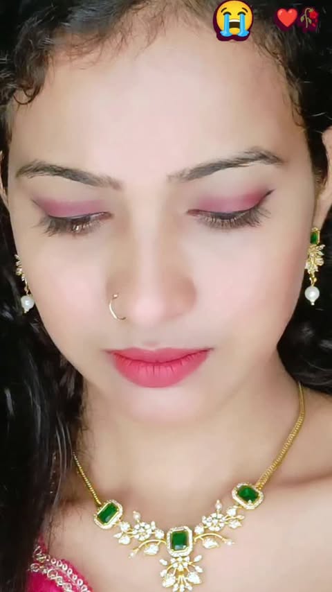 Instagram post by @dua_angle_n for Meesho. Caption reads: AD necklace comment for pp/ link @meeshoapp . . .....