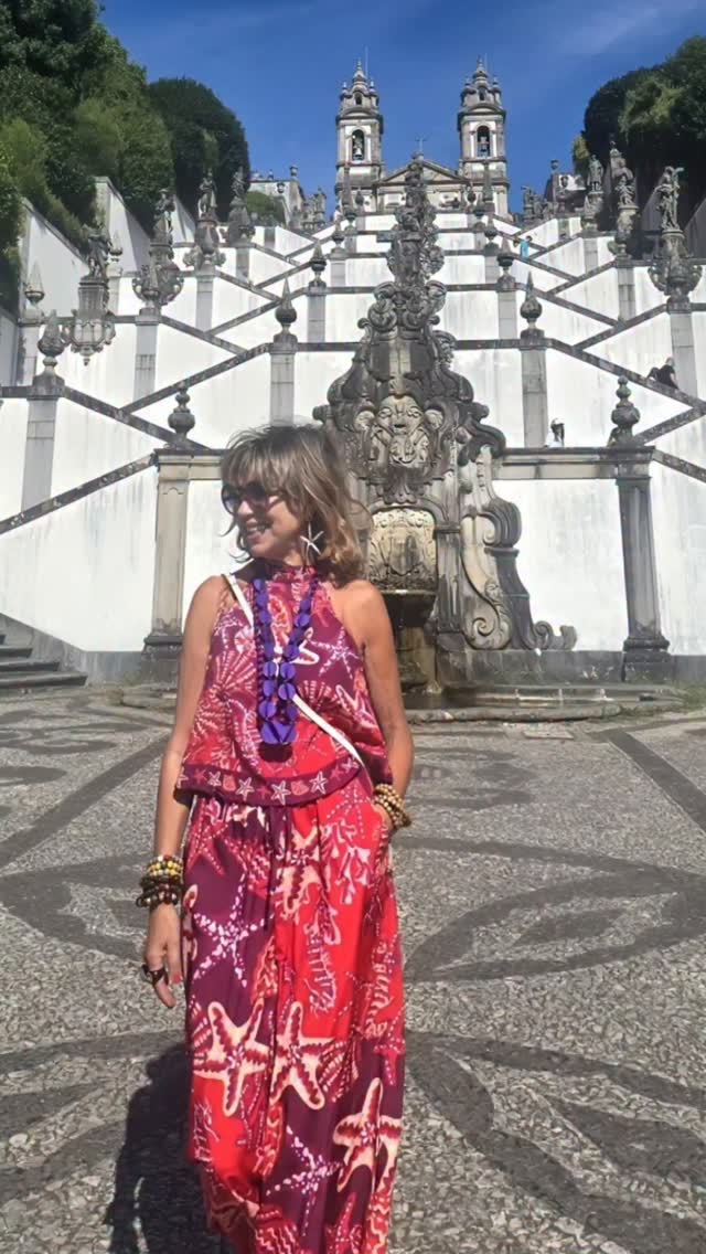 Instagram post by @r.inventandome for Visitportugal. Caption reads: Visitar nuestro país vecino, siempre es un placer.....