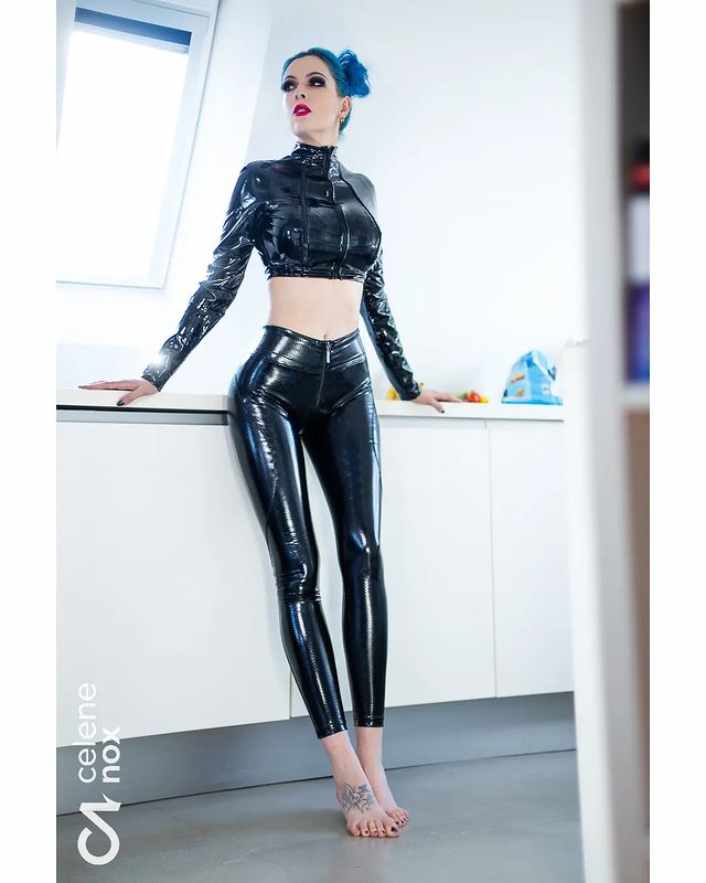 Instagram post by @celene.nox for Honour Clothing. Caption reads: [...] Get 10% off with CELENE Top by....