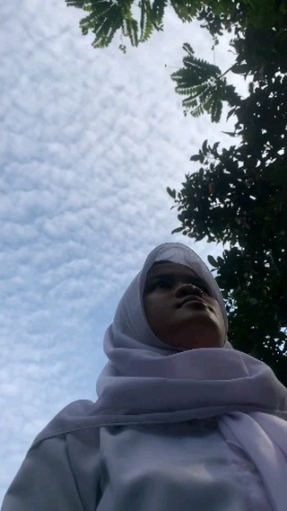 Instagram post by @aulianei for kumparan. Caption reads: [...] #BeyondYourExpectation #Campinaxkumparan....