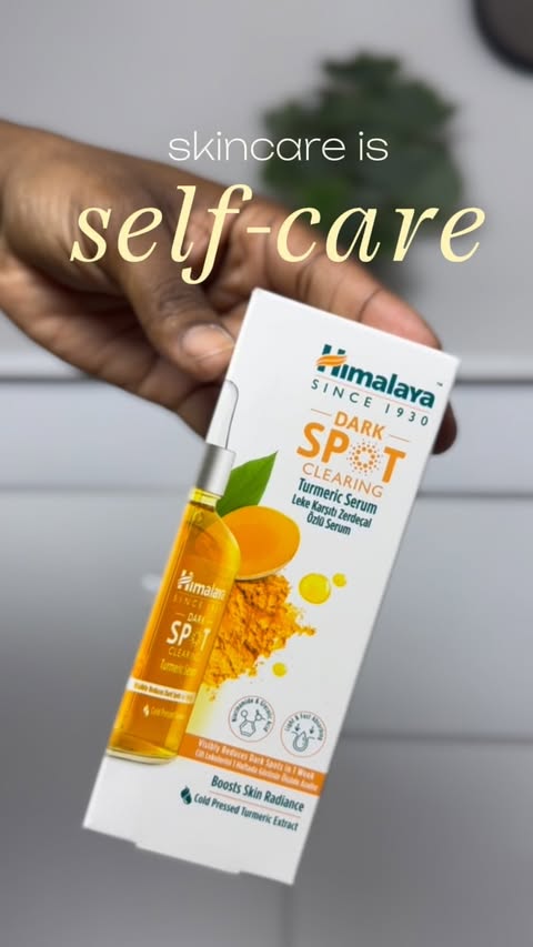 Instagram post by @lifeas.mamo for Himalaya Wellness. Caption reads: [...] #HimalayaTurmeric #gifted....