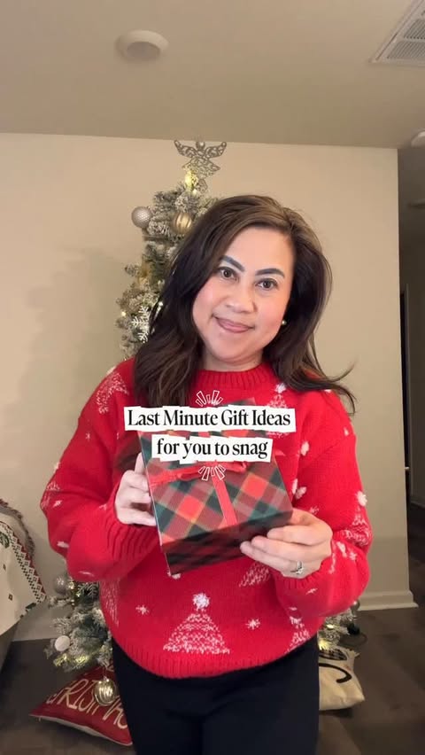 Instagram post by @simplypetiteray for Walmart Creator. Caption reads: [...] minute gift ideas!! No worries 😍....