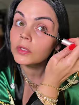 TikTok post by @nati.noeli for ForChics. Caption reads: [...] eyes #lashgrowth #lashgrowthserum @ForChics.