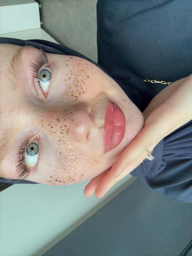 Instagram post by @maideryakara for Modanisa. Caption reads: 🐱
@modanisa 
#reklam.