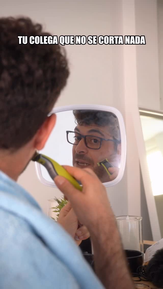 Instagram post by @antonlofer for Philips. Caption reads: Tu colega que no se corta nada! 
@philipsspain....